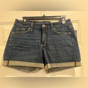 Universal Thread mid rise Jean shorts, new with tags, women’s size 6